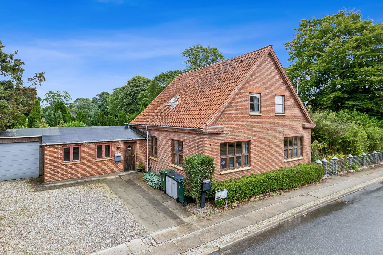 Søndergade 1, 7250 Hejnsvig